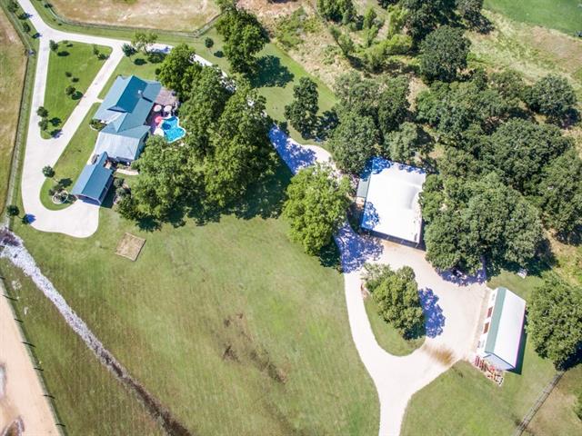For Sale: 10693 Bobbie Ln Pilot Point, TX 76258