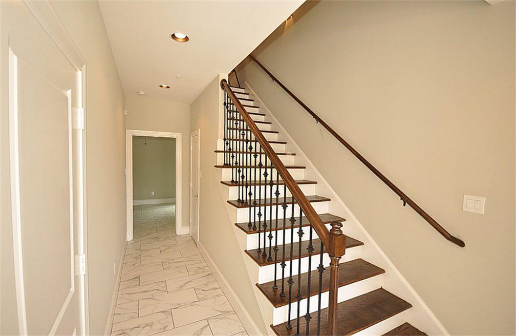 3920 Ennis