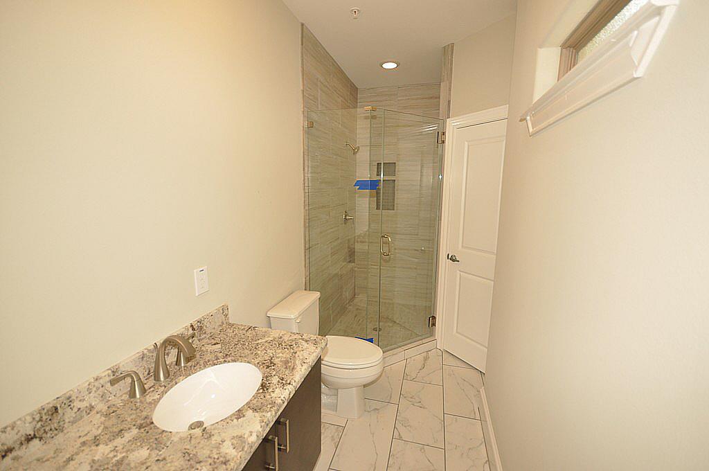 3920 Ennis