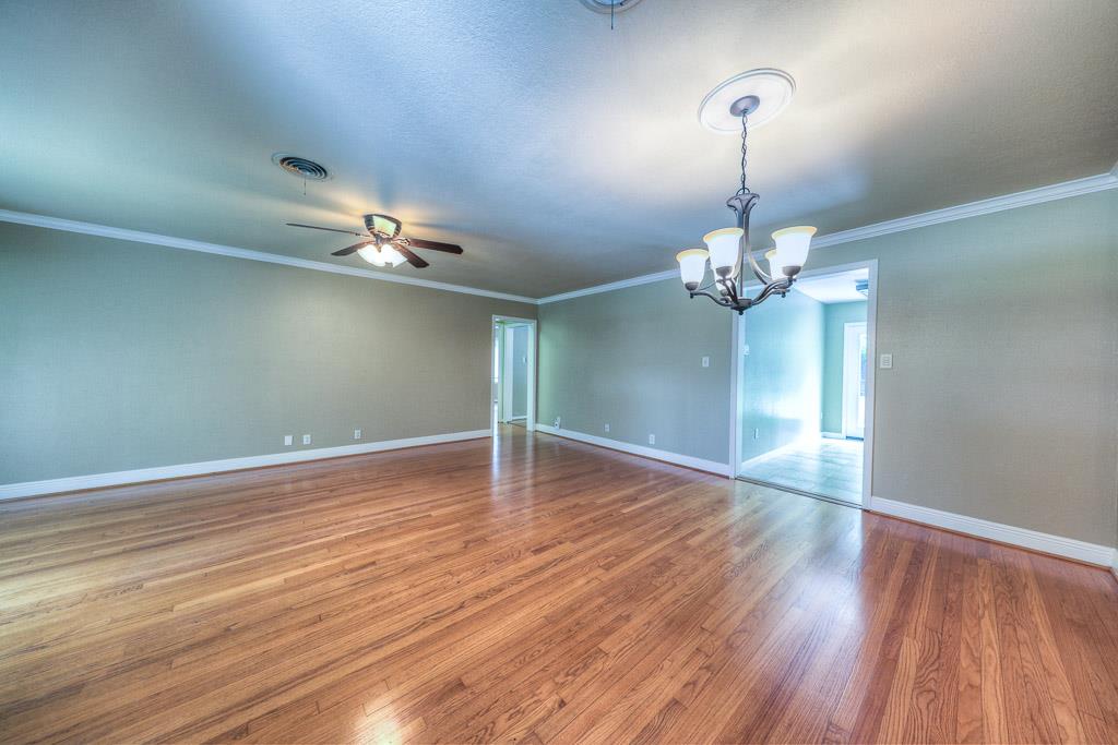 For Sale: 6303 Grovewood Ln Houston, TX 77008