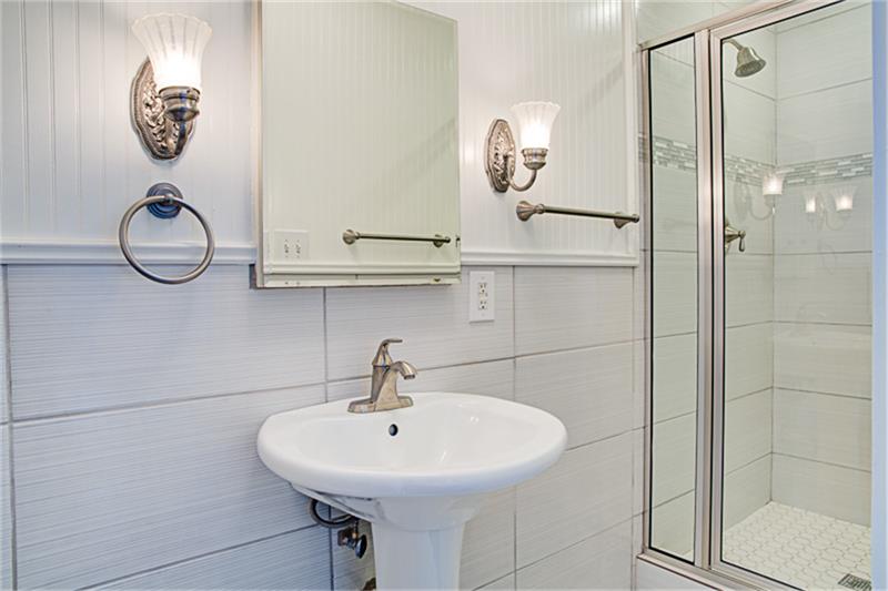 For Sale: 704 Worthshire St Houston, TX 77008