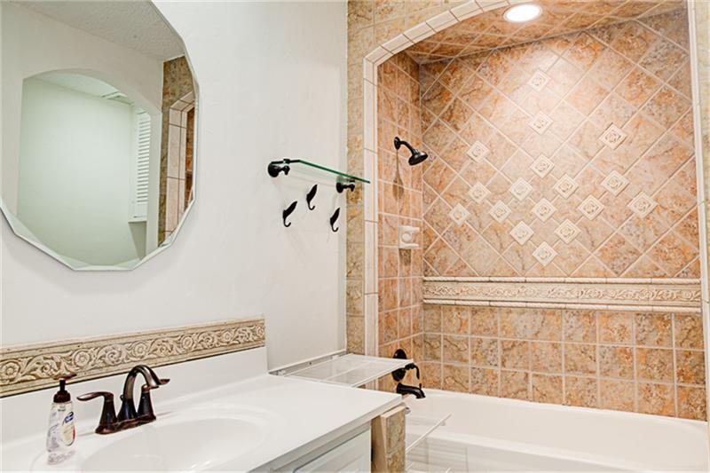 For Sale: 704 Worthshire St Houston, TX 77008