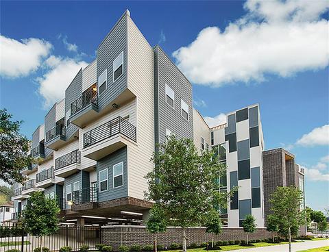 1011 Studemont #104