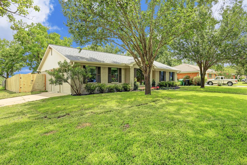 For Sale: 5738 S Ettrick Dr Houston, TX 77035