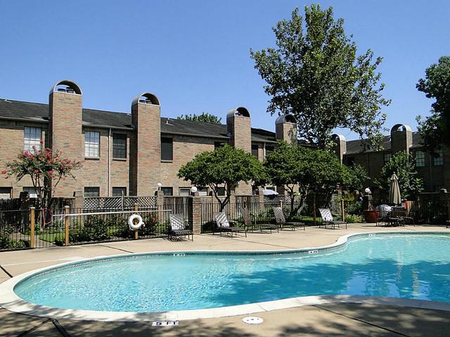 3800 Tanglewilde St #703