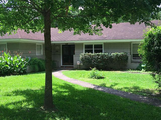 7611 Westview