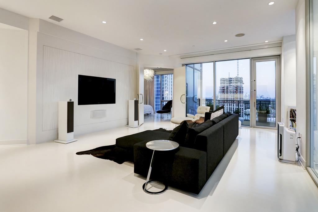 1600 Post Oak Blvd #1705