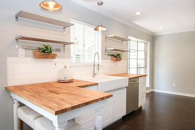 715 Richvale