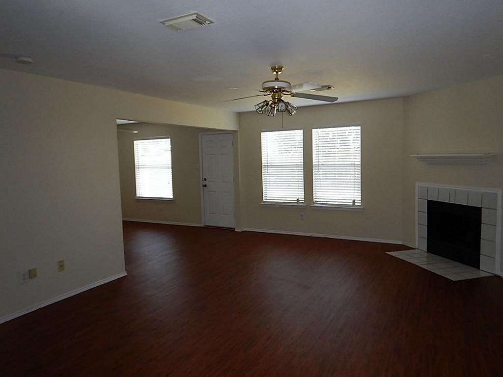 911 Oak West Dr