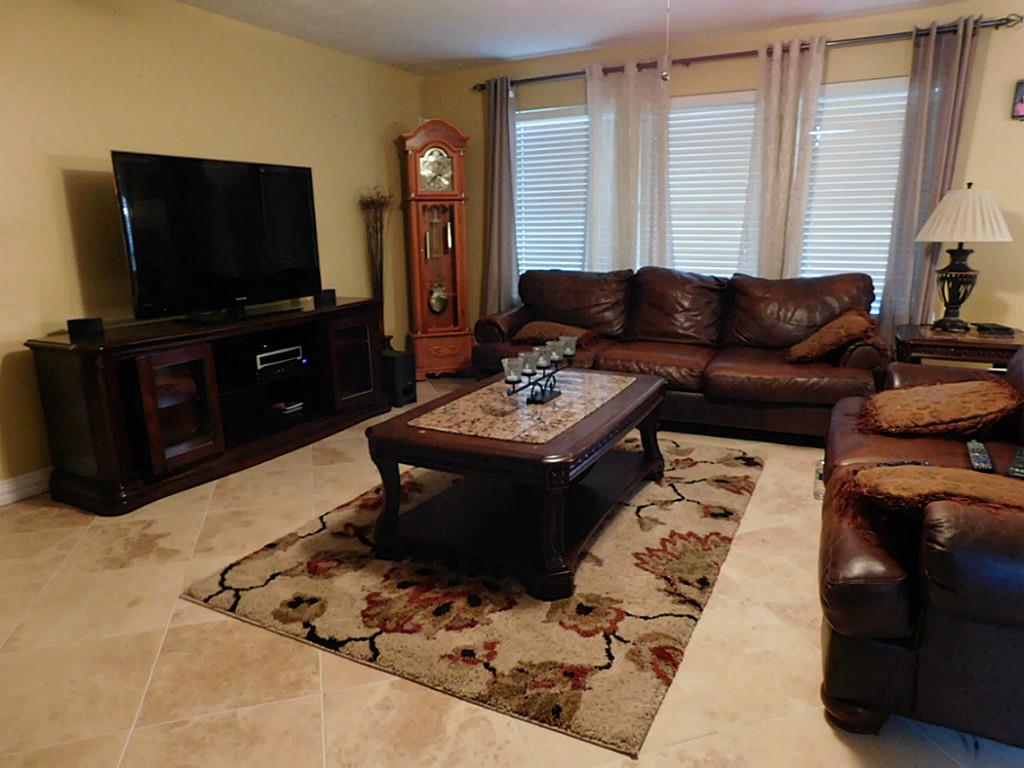 6914 Great Oaks Shadow Dr