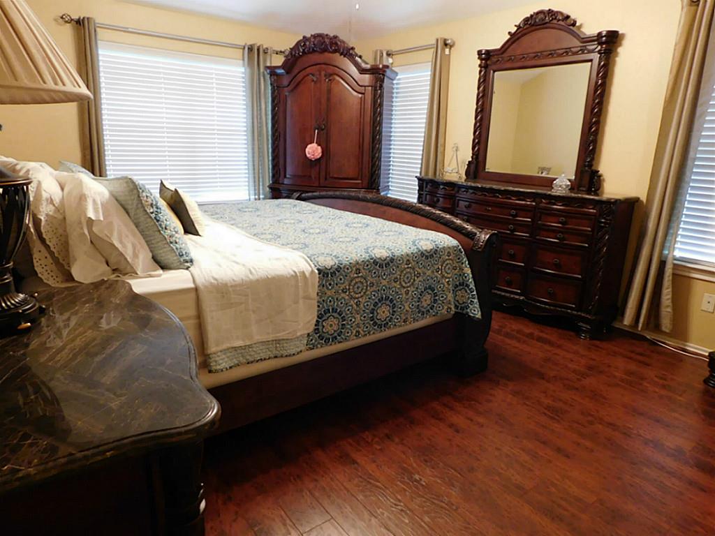 6914 Great Oaks Shadow Dr