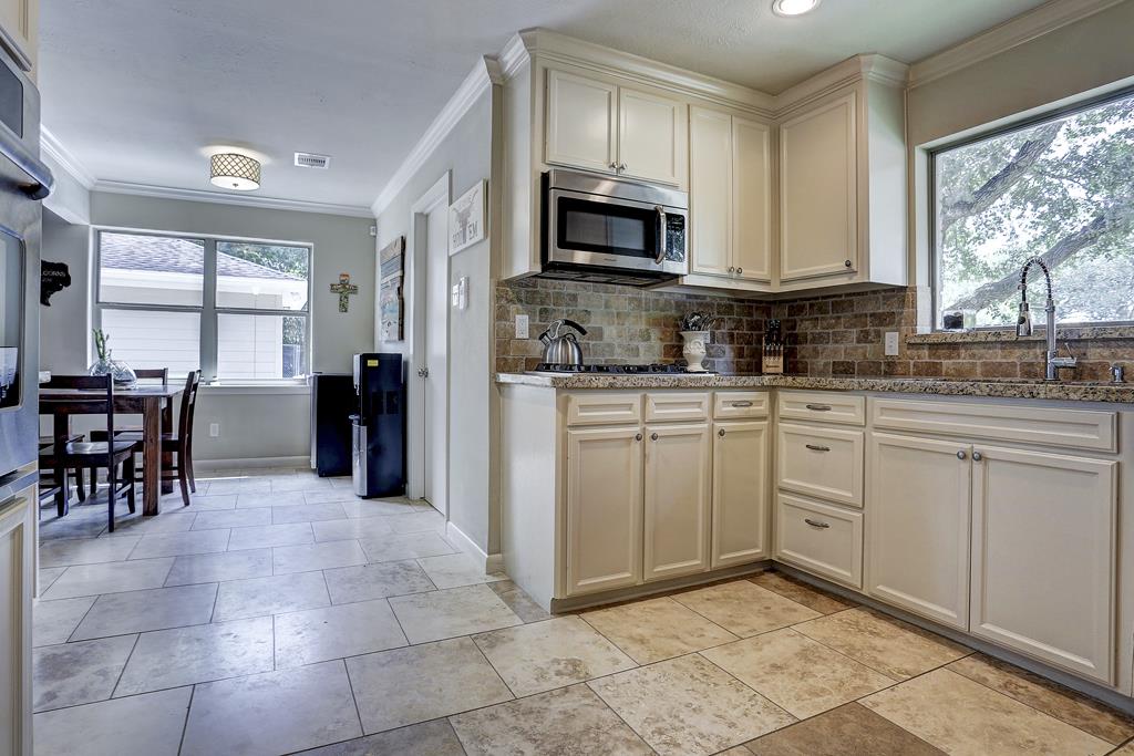 5843 Rutherglenn Dr