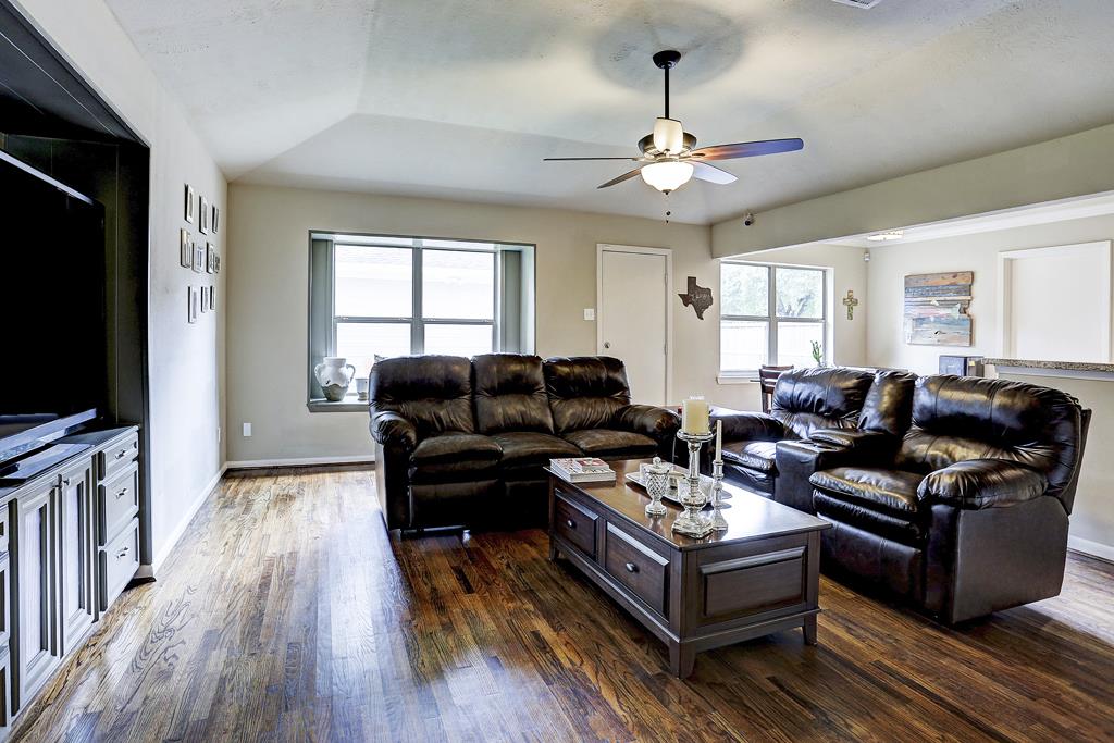 5843 Rutherglenn Dr