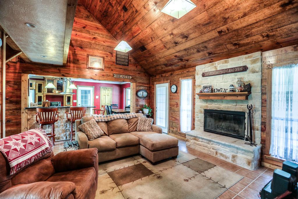 18 E Old Field Dr