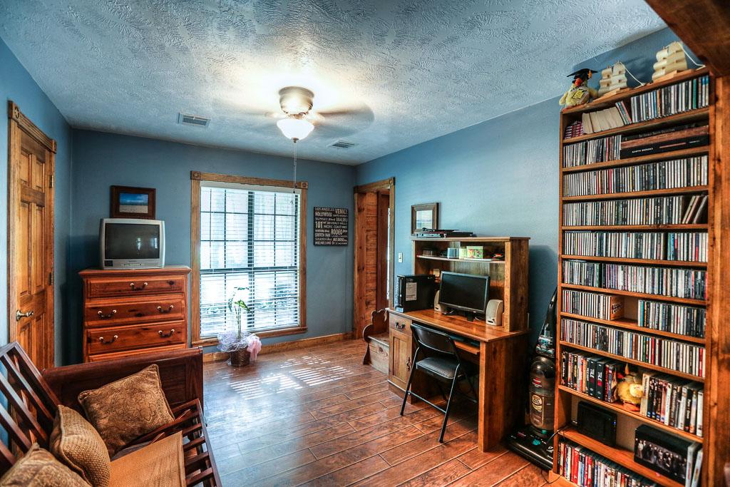 18 E Old Field Dr