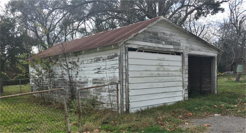 911 N Houston Ave