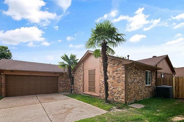 7414 Echo Pines Dr