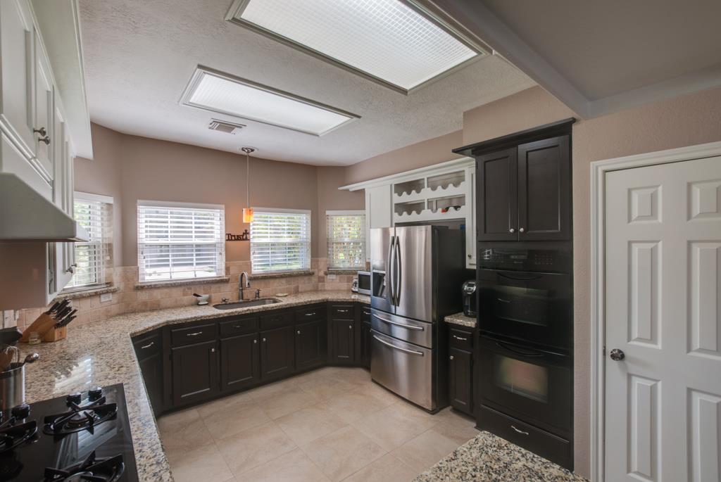 For Sale: 8327 Laurel Leaf Ln Humble, TX 77346