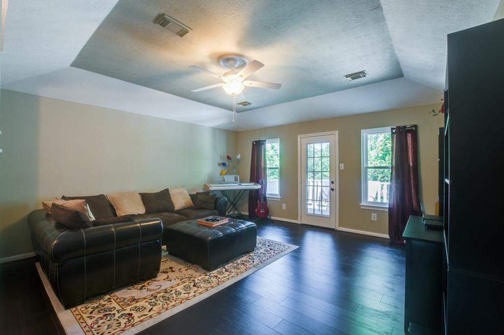 For Sale: 8327 Laurel Leaf Ln Humble, TX 77346