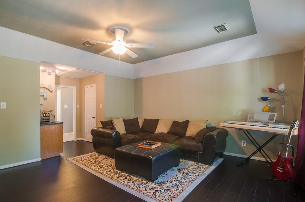 For Sale: 8327 Laurel Leaf Ln Humble, TX 77346