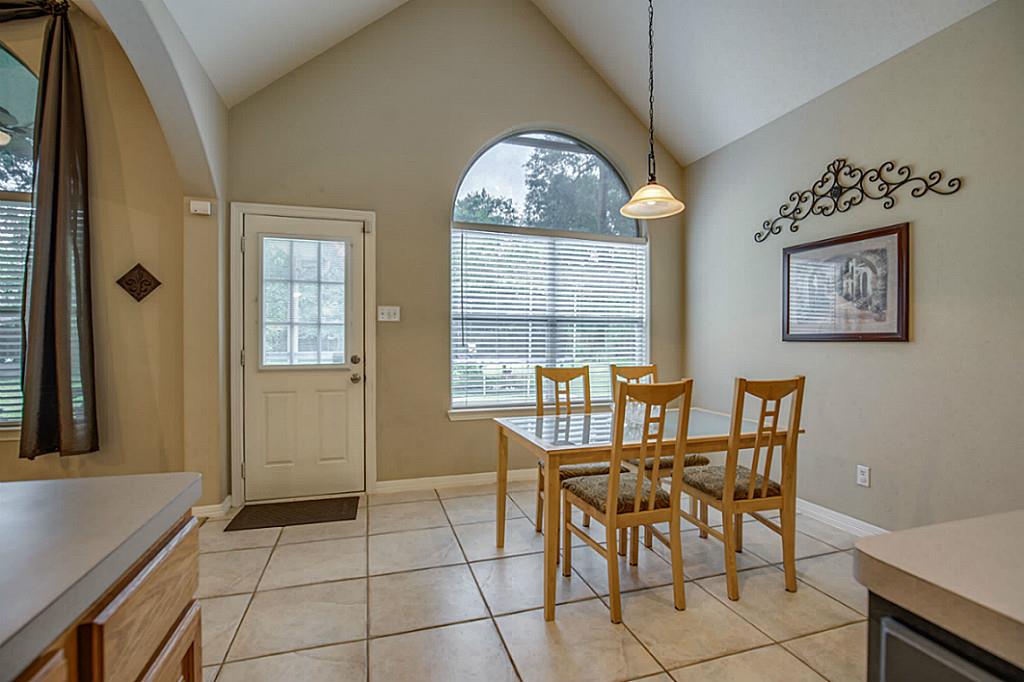 For Sale: 711 Douglas Fir Dr Magnolia, TX 77354