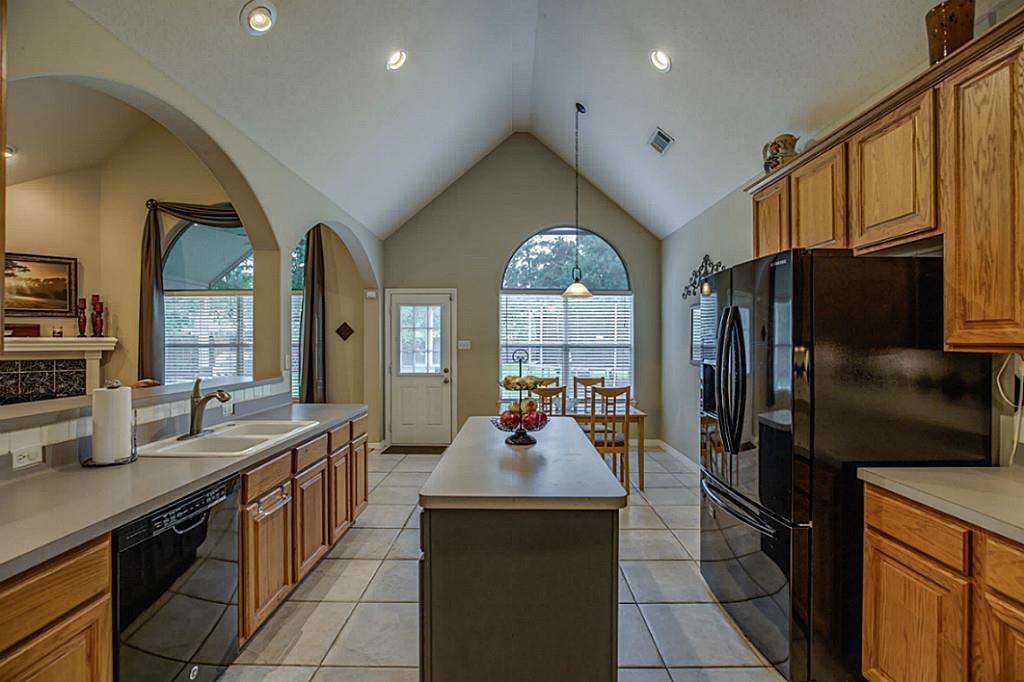 For Sale: 711 Douglas Fir Dr Magnolia, TX 77354