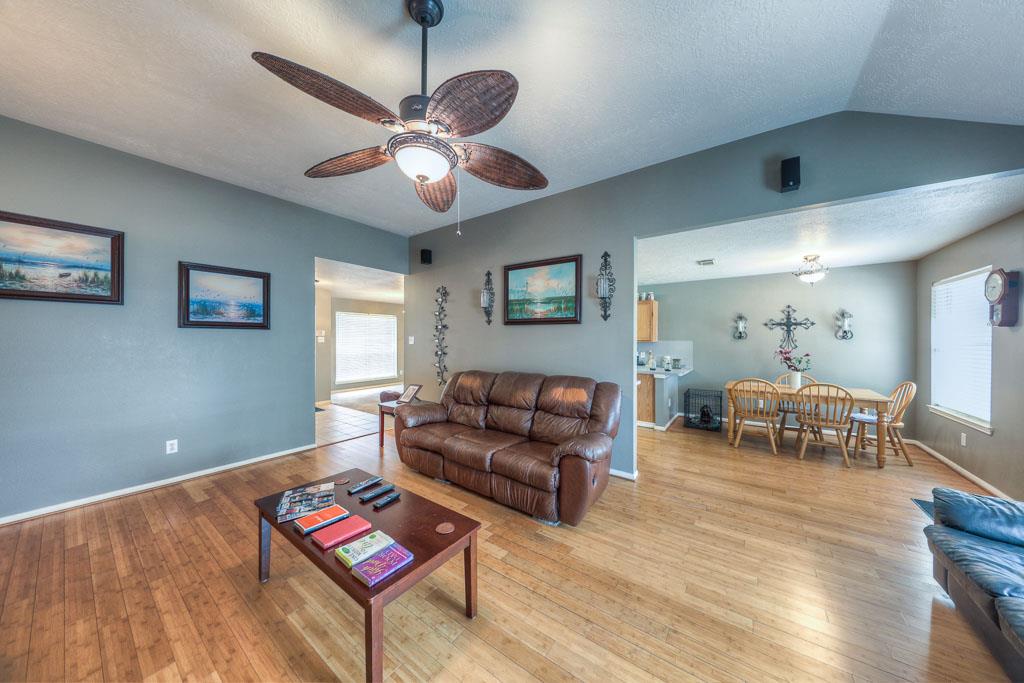 6819 Woodland Oaks