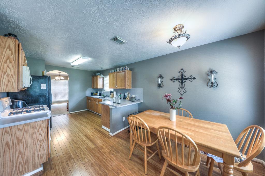 6819 Woodland Oaks