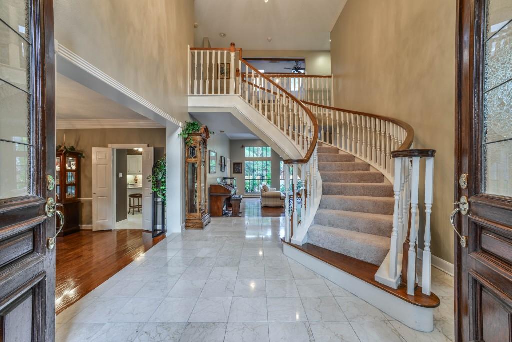 6 E Shaker Ln