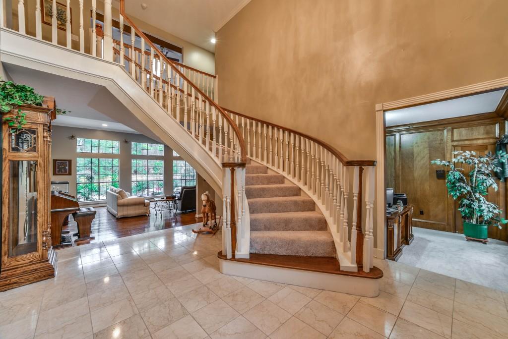6 E Shaker Ln