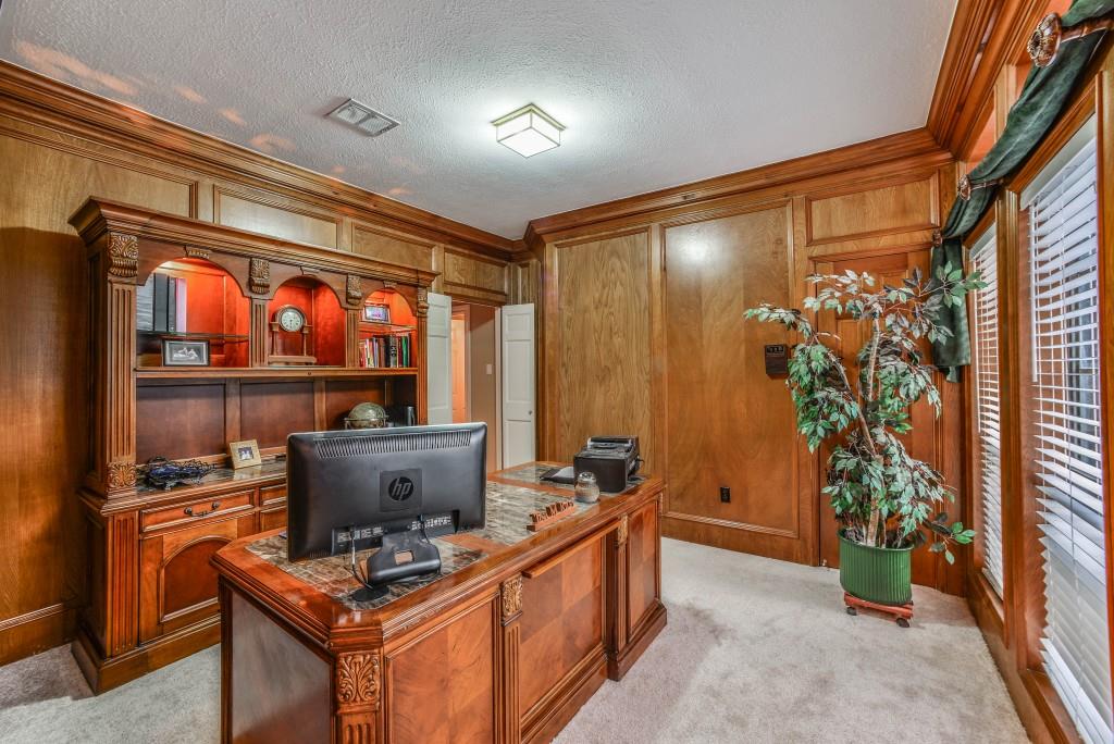 6 E Shaker Ln