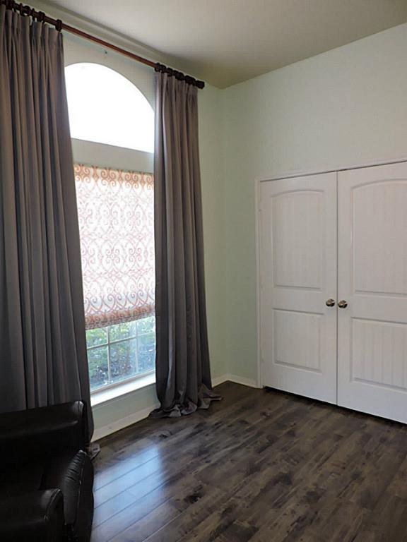 1070 Cedar Lake Ct