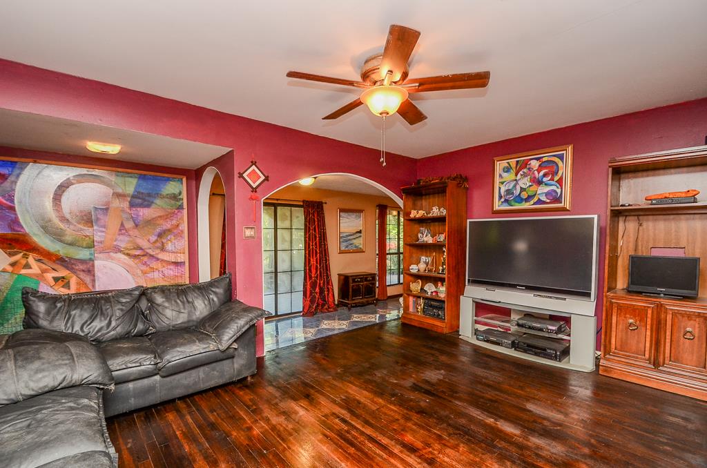 22814 Acorn Valley Dr