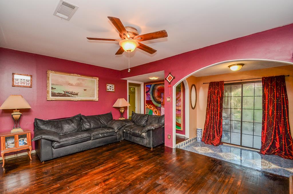 22814 Acorn Valley Dr