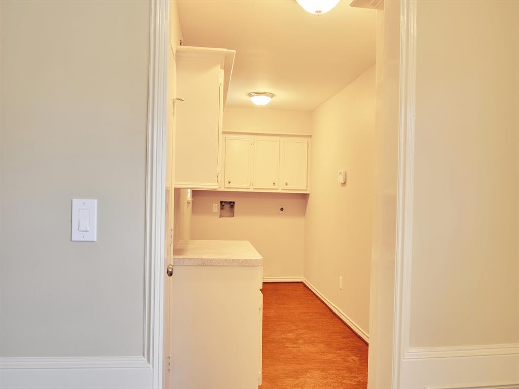 946 Montview Dr