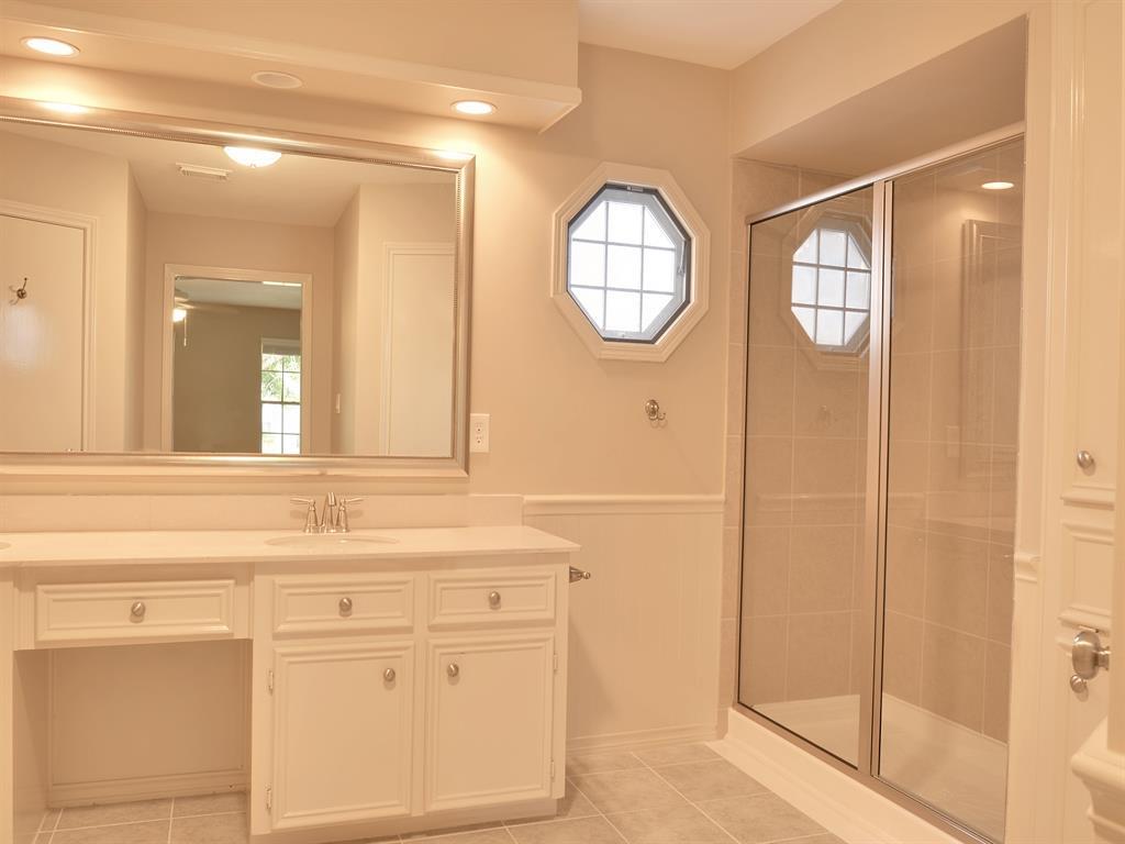 946 Montview Dr