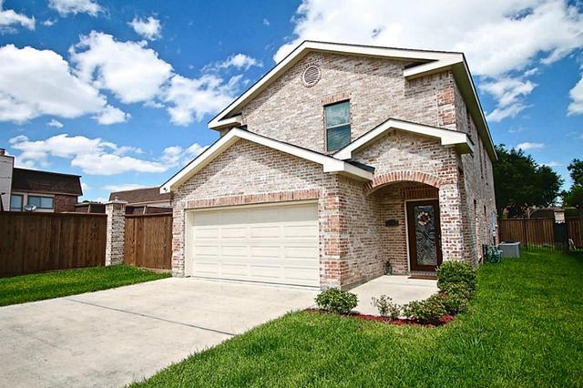 2702 Oakmont Ln