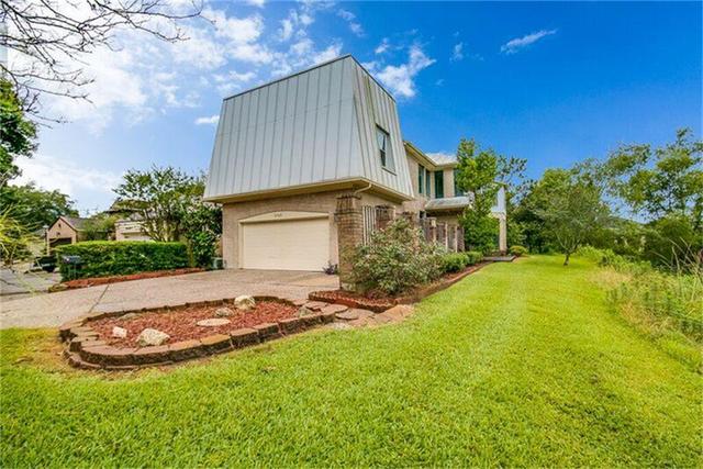 2702 Oakmont Ln