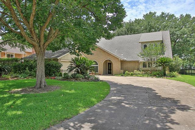 2702 Oakmont Ln
