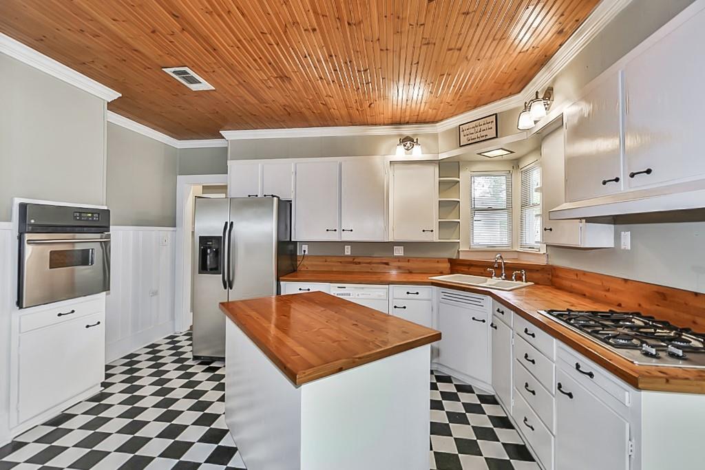 600 2nd St