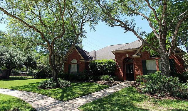 811 Lakespur Dr
