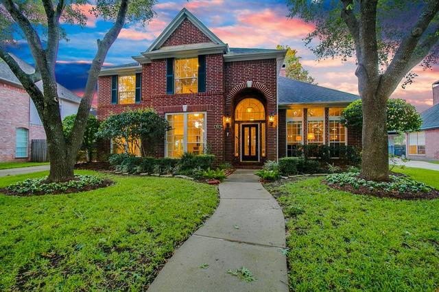 811 Lakespur Dr