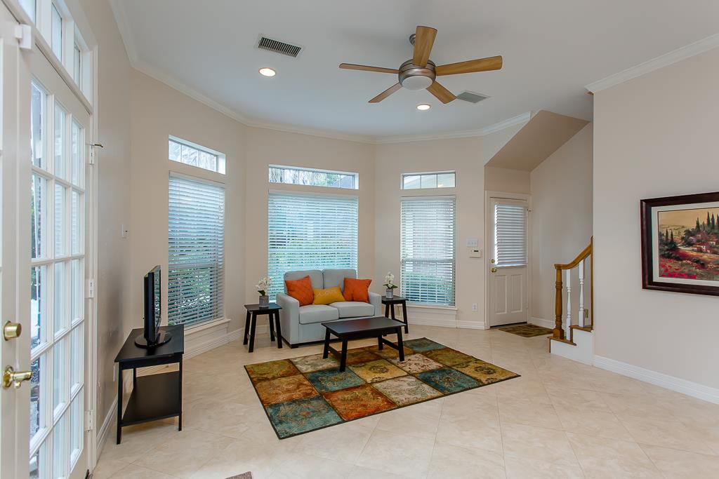 3023 W Autumn Run Cir