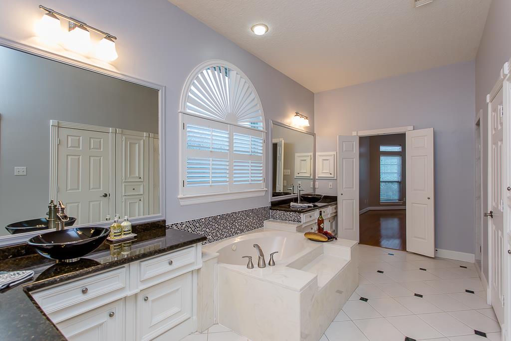 3023 W Autumn Run Cir