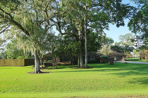 1013 County Road 452 Deerfield Ln