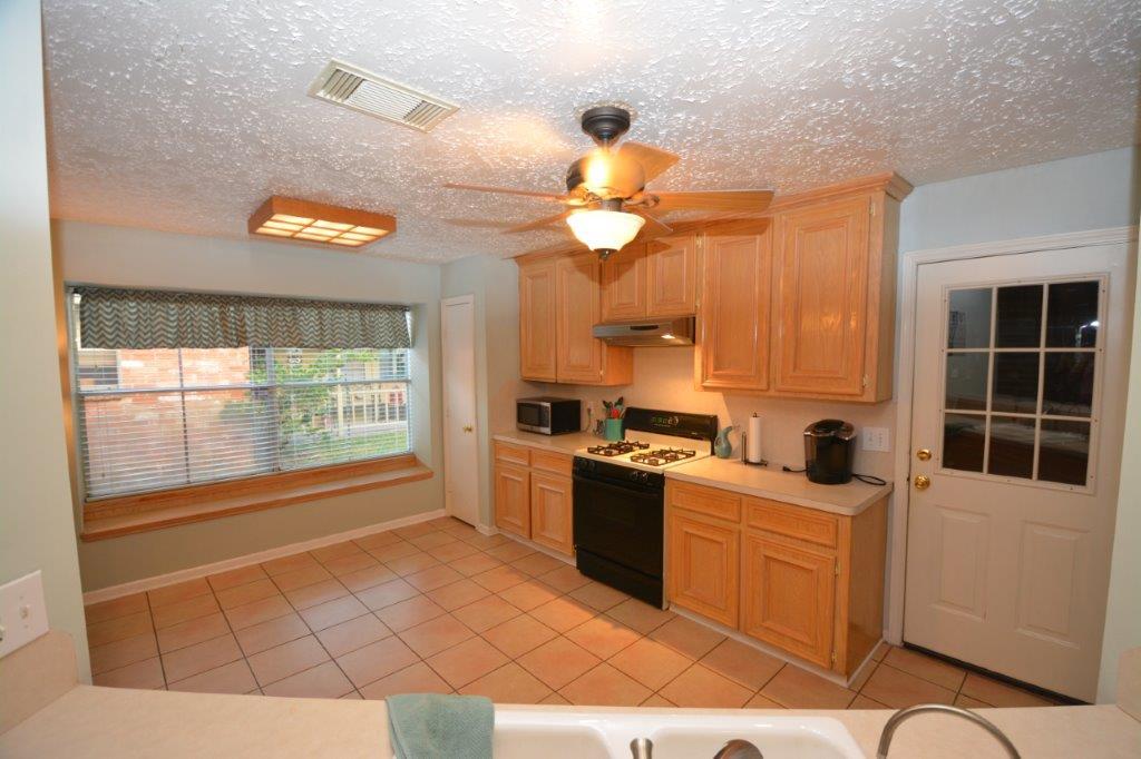 1906 Willowbend Dr