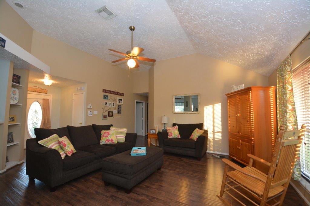 1906 Willowbend Dr