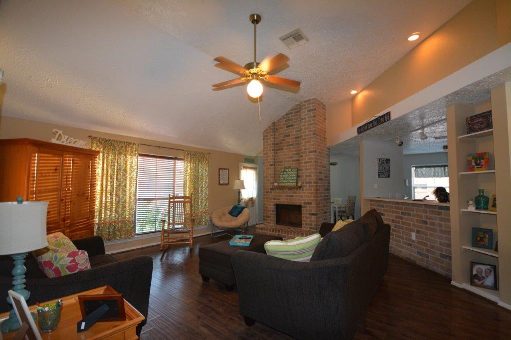 1906 Willowbend Dr