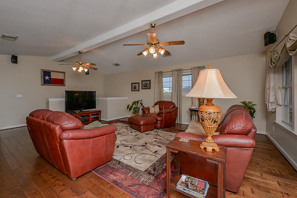 For Sale: 1318 Avenue A 12 St Dickinson, TX 77539