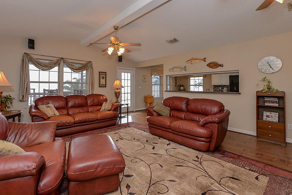 For Sale: 1318 Avenue A 12 St Dickinson, TX 77539